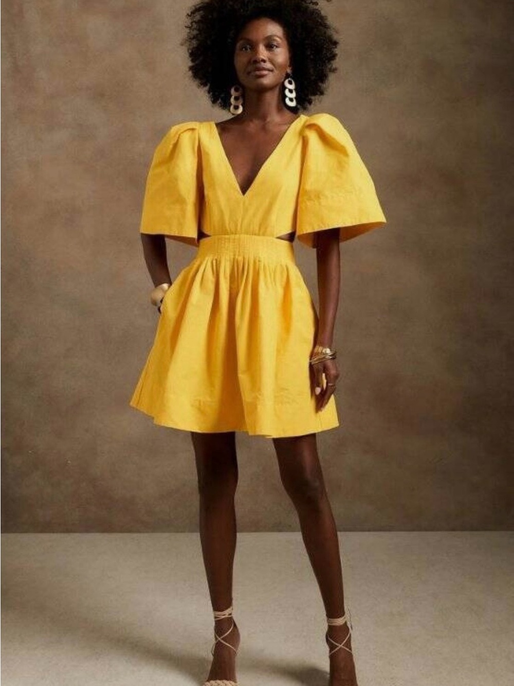 Banana Republic open back deep vneck puff sleeves Dress - size 0